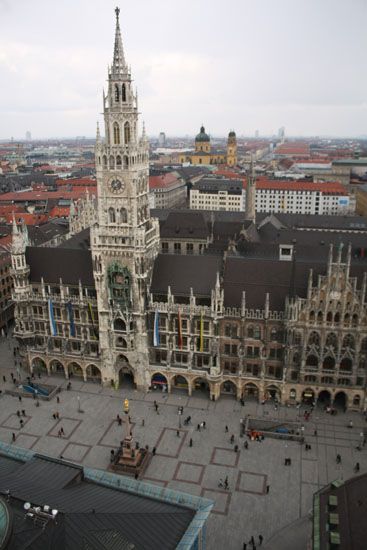 Rathaus und Marienplatz