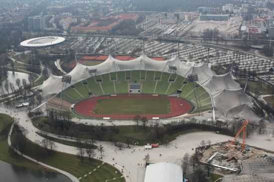 Ausblick vom Olympiaturm auf das Olympiastadion