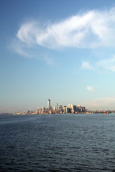 Entfernter Blick auf die Skyline von Manhattan