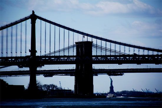 Manhattan Bridge und Brooklyn Bridge