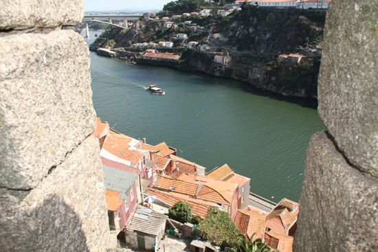 Blick von der Stadtmauer auf den Douro