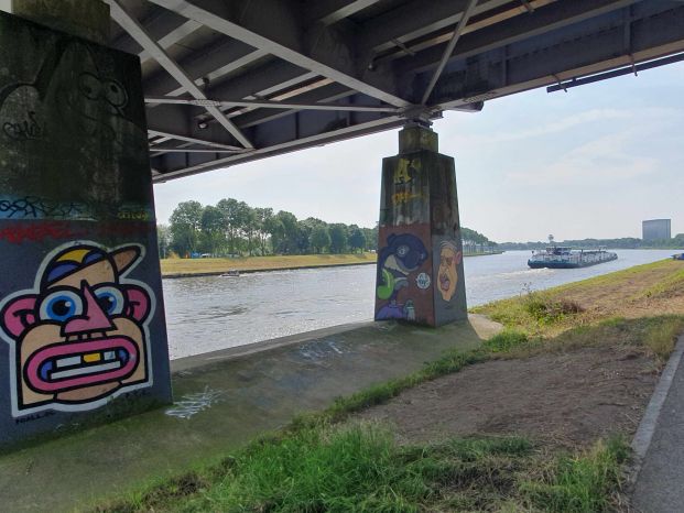 Graffiti am Amsterdam-Rijnkanaal