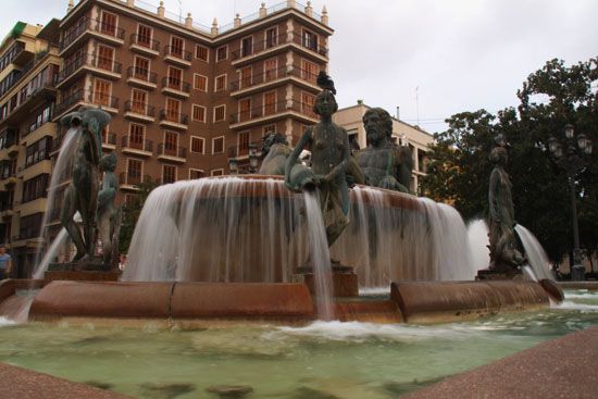 Turia Brunnen am Plaza de la Virgen