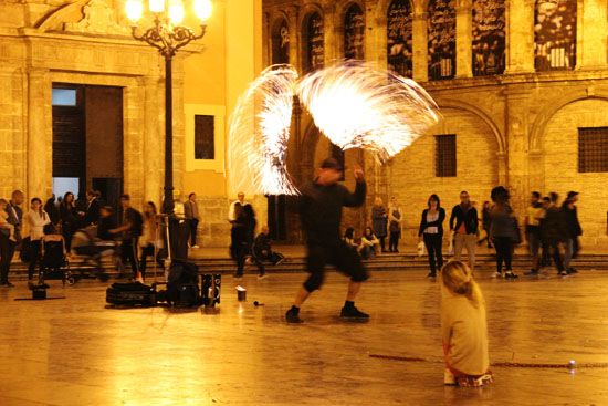 Plaza de la Virgen - Feuerkünstler