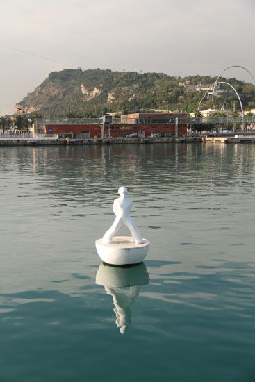 Hafen von Barcelona, Blick auf den Montjuïc