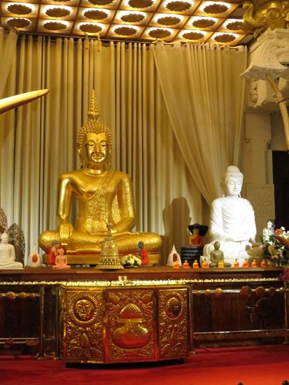 Zahntempel Kandy - Goldener Buddha
