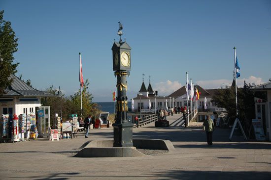Historische Uhr und Seebrücke Ahlbeck