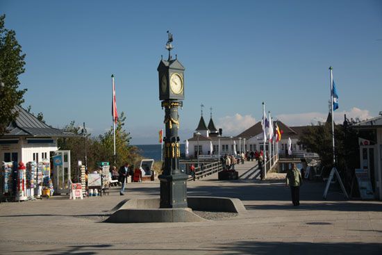 Historische Uhr und Seebrücke Ahlbeck